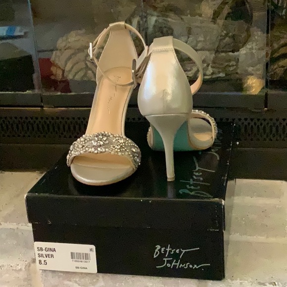 Formal Silver Heels - Picture 3 of 5